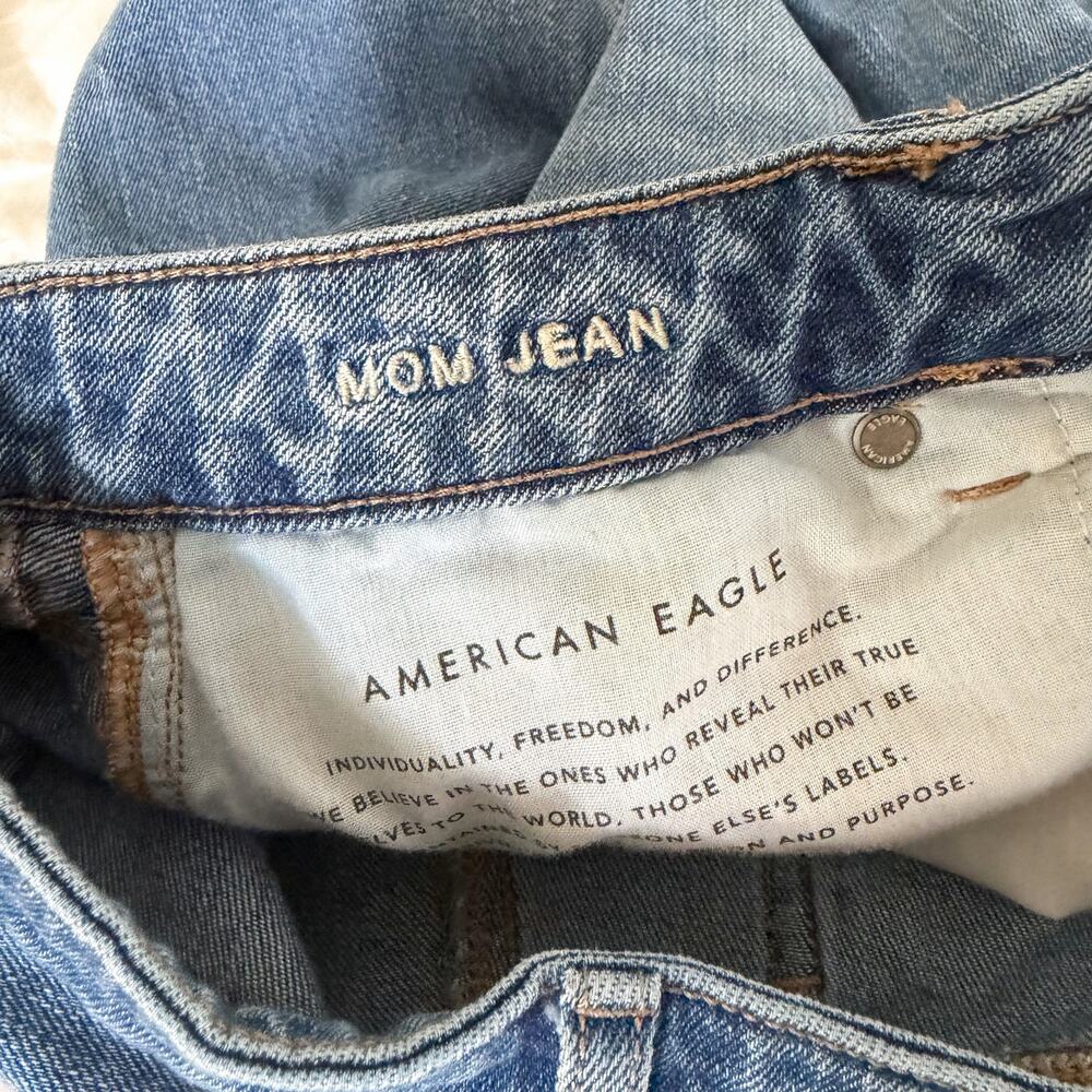 American Eagle Mom Jean Distressed Ripped Medium Wash Jeans Size 6 - Picture 12 of 13